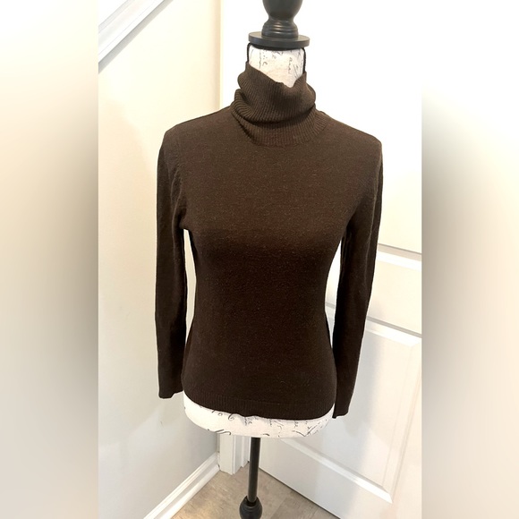 VINTAGE French Connection brown fitted women's turtleneck sweater size M, EUC. - Picture 1 of 6